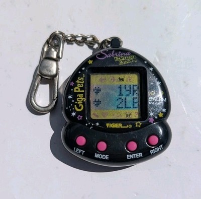 Vintage TIGER Electronics Giga Pets Sabrina The Teenage Witch Salem Cat 1997 
