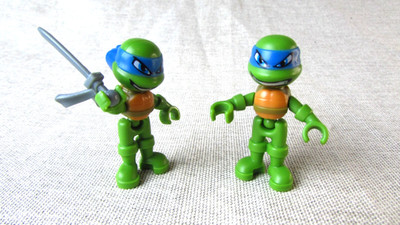 Zwei Viacom leicht bewegliche kleine Teenage Mutant Ninja Turtles **