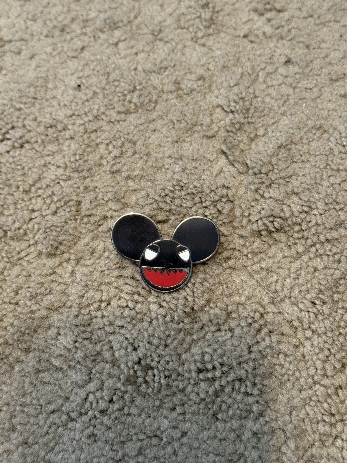 Deadmau5 Series 1 Pin Numbered to 1000 Evil Scary Head Black Teeth #798