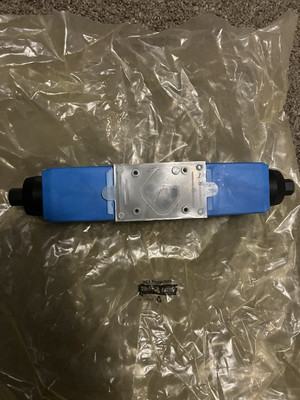 CNH 48118228 Valve