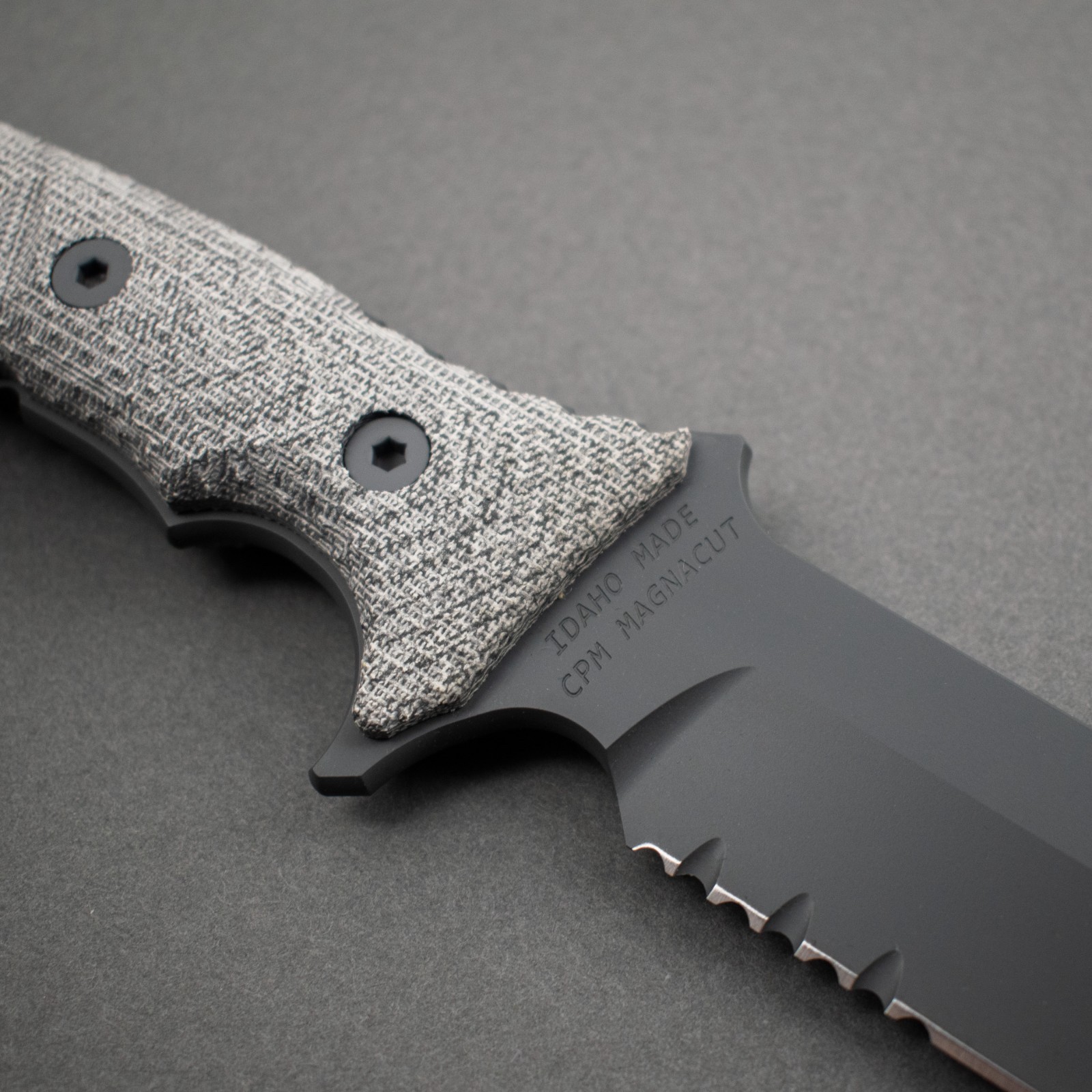 NEW! Chris Reeve Pacific MagnaCut 6", Serrated, Micarta, Camo Sheath, PAC-1001