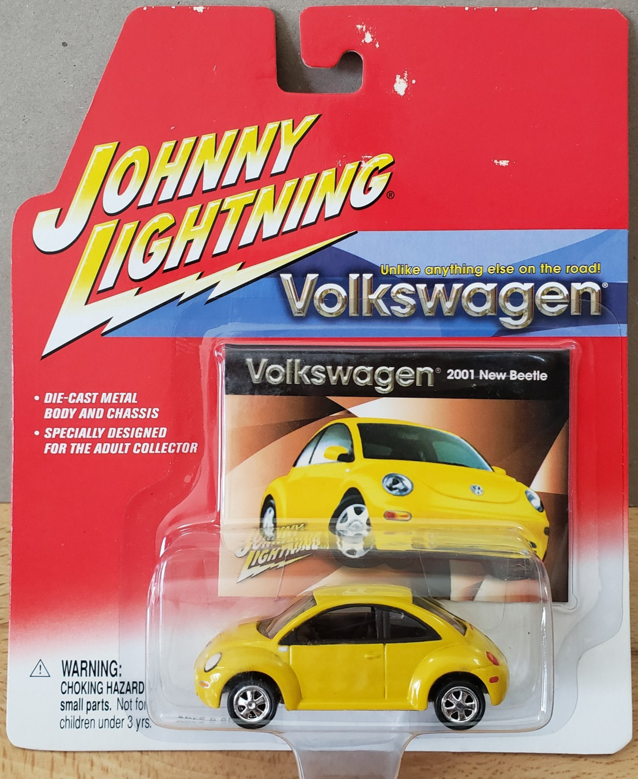 Johnny Lightning 2001 Volkswagen New Beetle Diecast 1:64 Yellow