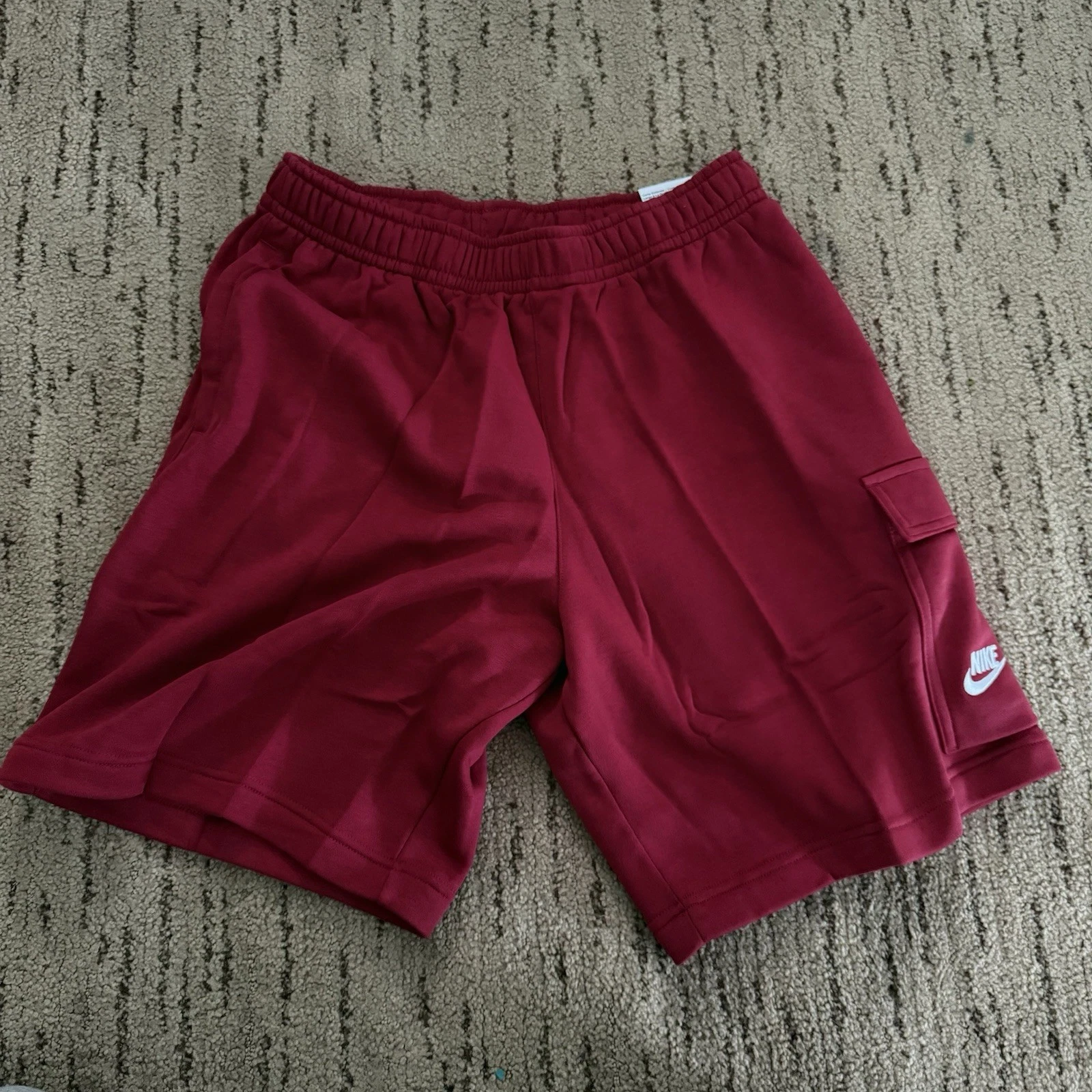Nike Sportswear Club Cargo Shorts Standard Fit Red Men's Size Medium CZ9956-690