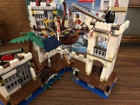 LEGO Pirates 6242 Soldiers&rsquo; Fort Complete w/ Box & Instructions Mint Condition