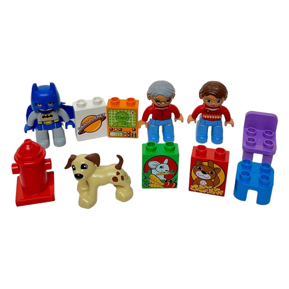 Лот товаров Lego Duplo Бэтмен Собака Бабушка Мама Женщина Девочка Огненный Гидрант Ежедневная Планета - Изображение 2 из 4