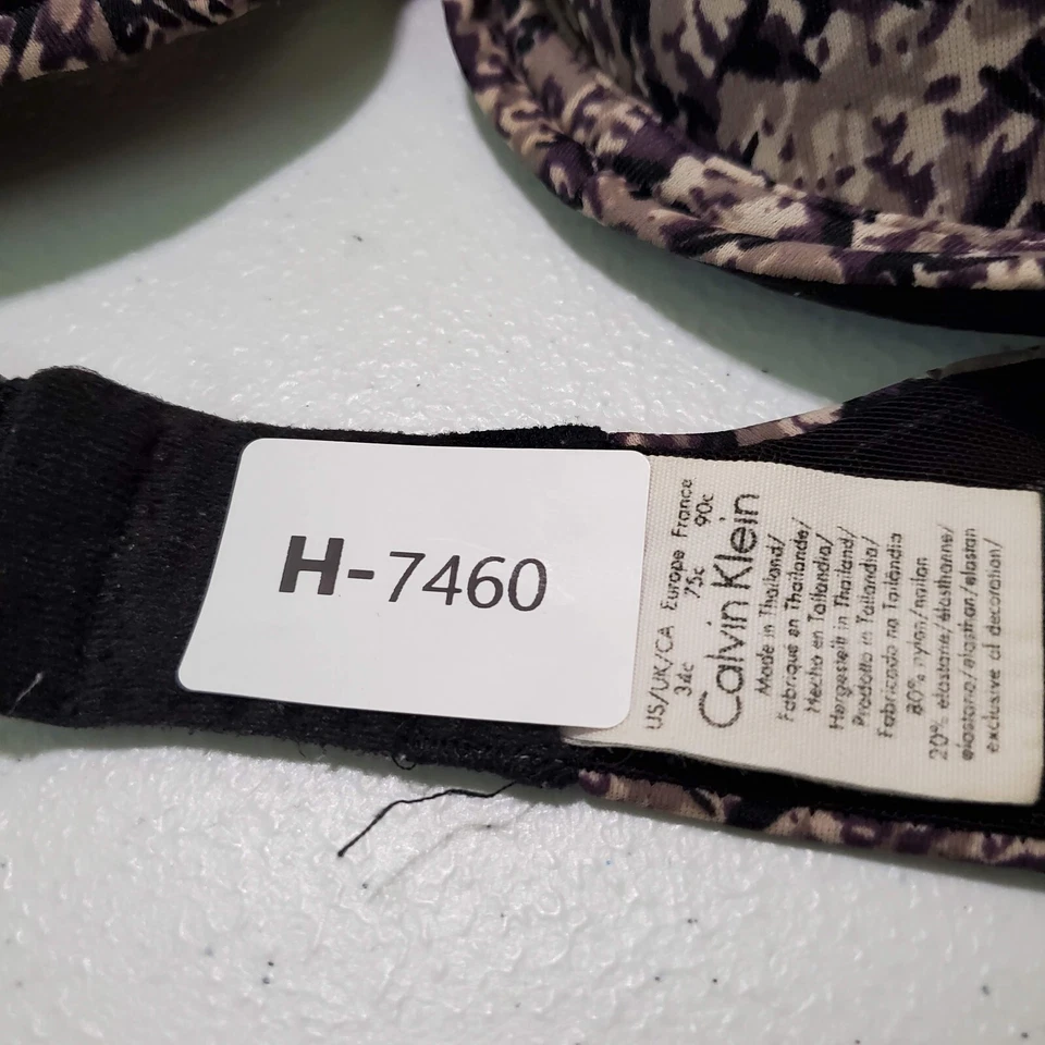 Sujetador para mujer Calvin Klein 34C púrpura estampado abstracto push up con aros ajustable Foto 2 de 4