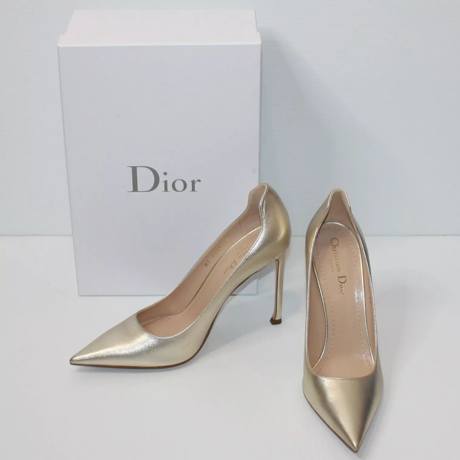 Escarpins Christian Dior en peau d'agneau métallique or D Moi taille UE 40 / US 10 NEUF