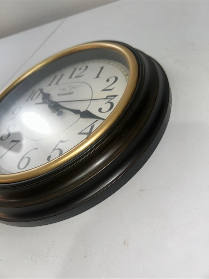 Reloj de Pared Afilado 11 Pulgadas Caja Bronce con Borde Dorado Funciona con Pilas Foto 4 de 4