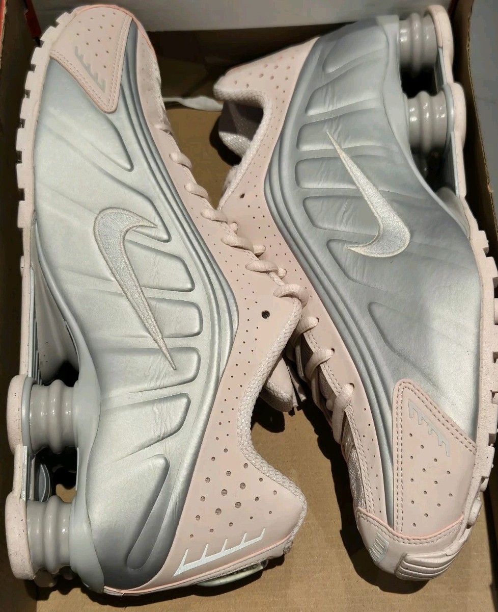 ◆Nike◆ Shax R4 W Barely Rose llic Platinum AR3565600 A AR3565600 Women's Nike Shox R4 Barely Rose Metallic Platinum