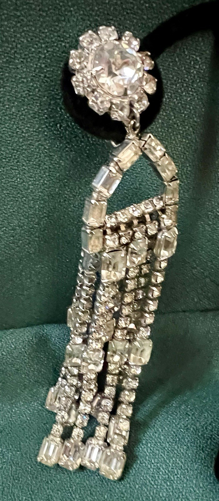 OUTSTANDING DRAMATIC VINTAGE RHINESTONE CLIP ON C… - image 9