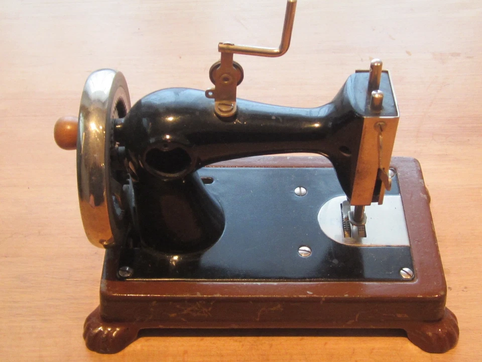 NECCHI  très rare Machine Coudre ancienne  Jouet pour Enfant Couture - Photo 2/4