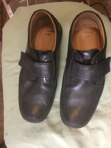 clarks mens velcro shoes