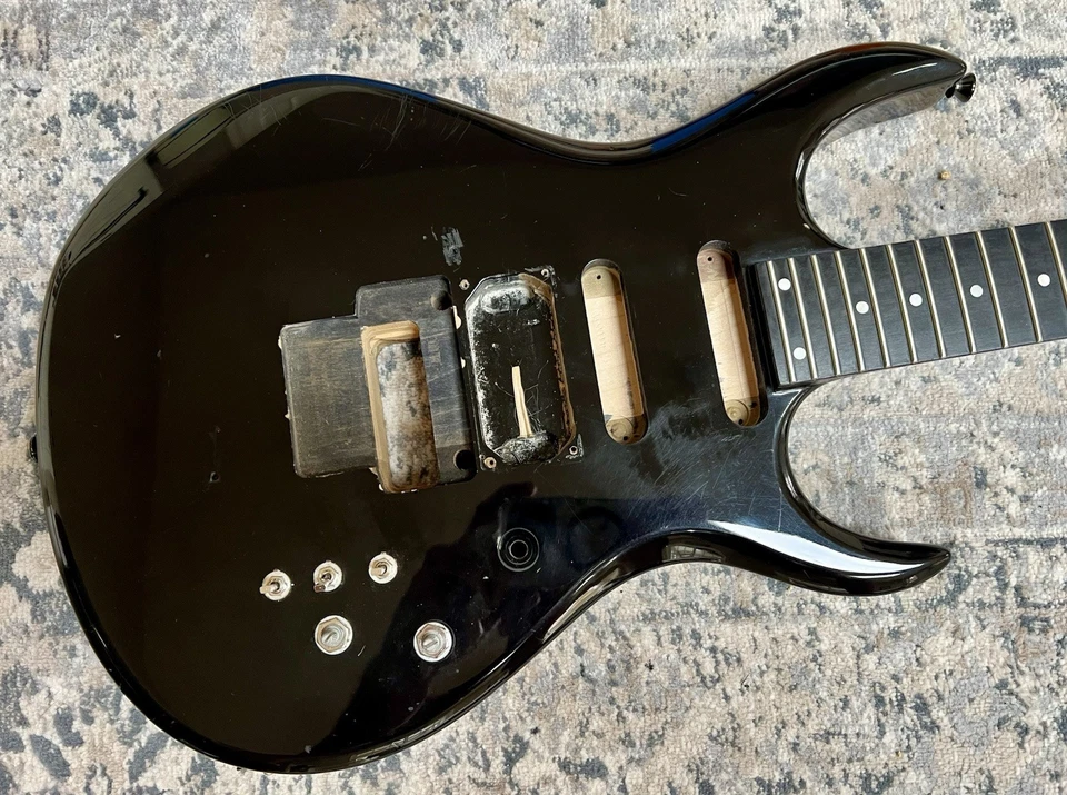 Vintage 1992-1/2 Carvin DC-135 Guitar Project w/Hardshell Case - RARE 1993 USA - Image 3 of 4