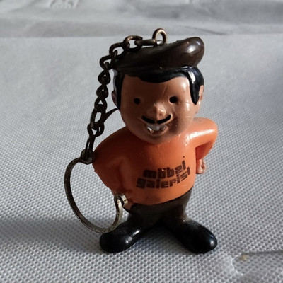 Vintage Werbefigur ''Möbel Galerist'' Anhänger   70er Jahre Kult   Rarität