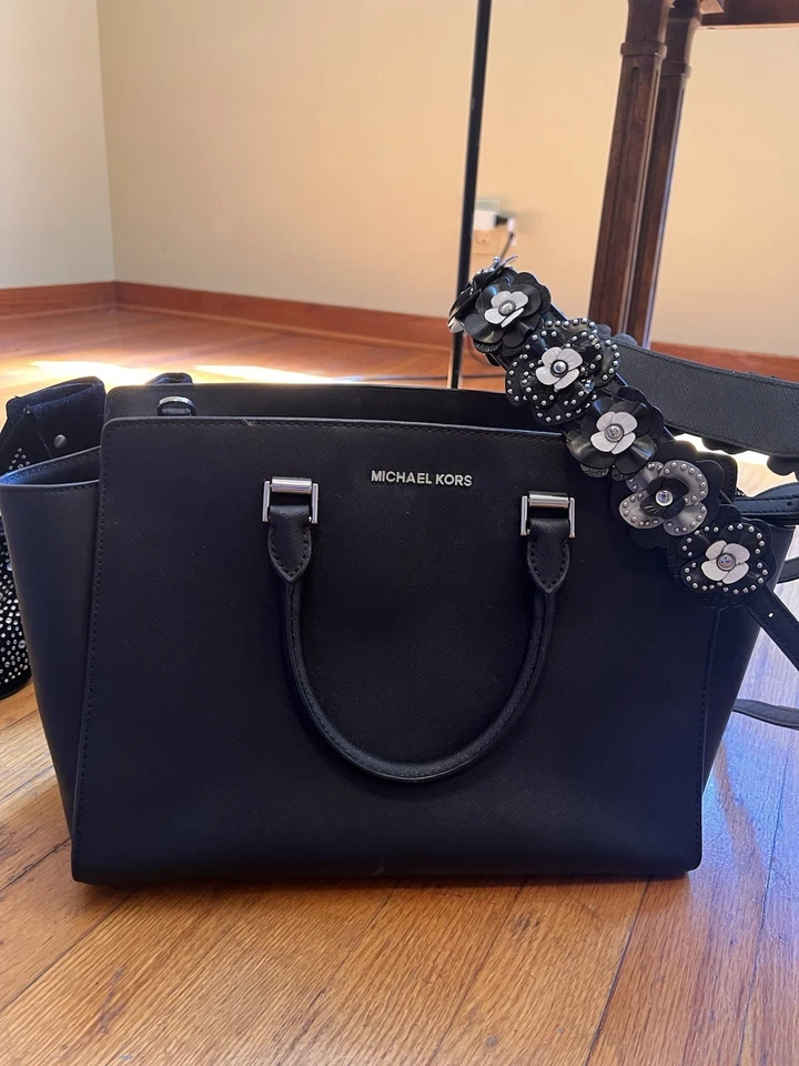 Michael Kors Mediano Cuero Negro Con Correa Floral Escala de Grises - Cartera Excelente Foto 2 de 4