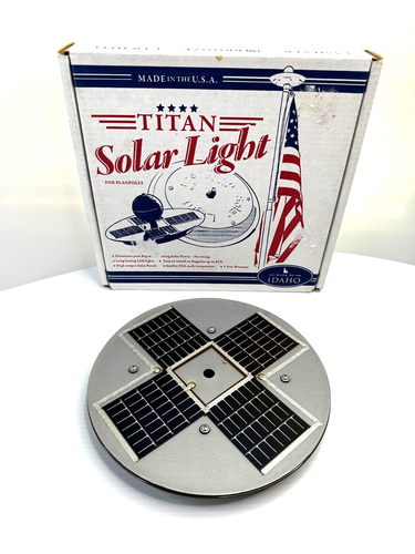 Titan Solar Light Automatic LED Flag Light Outdoor Flagpole Topper, Bronze - 第 1/8 張圖片