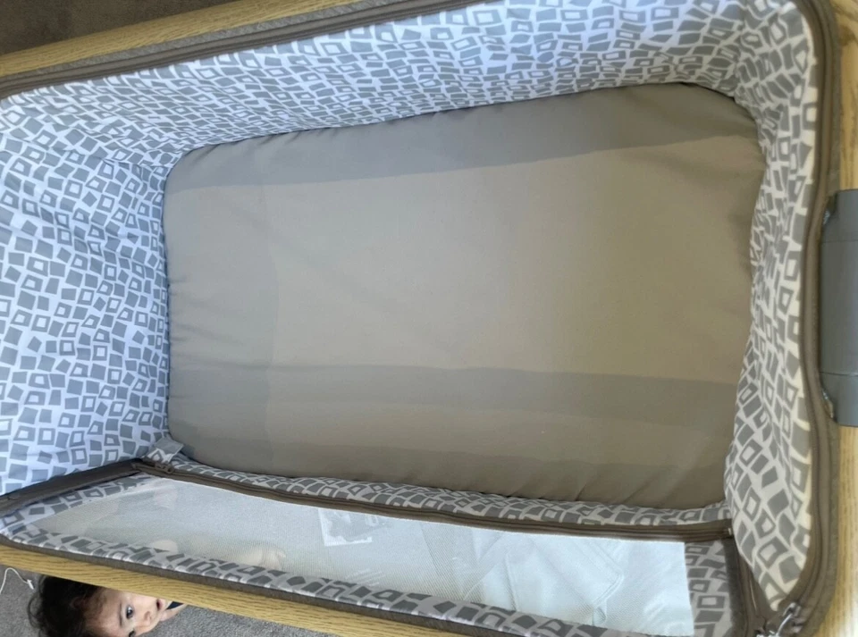 love n care dreamtime sleeper in Sand - in excellent condition  - image 3 of 4