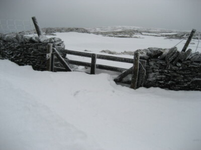 Foto 6x4 Schneeverwehungen auf Brunnen fiel Litton Der Schnee ist getrieben so de c2010