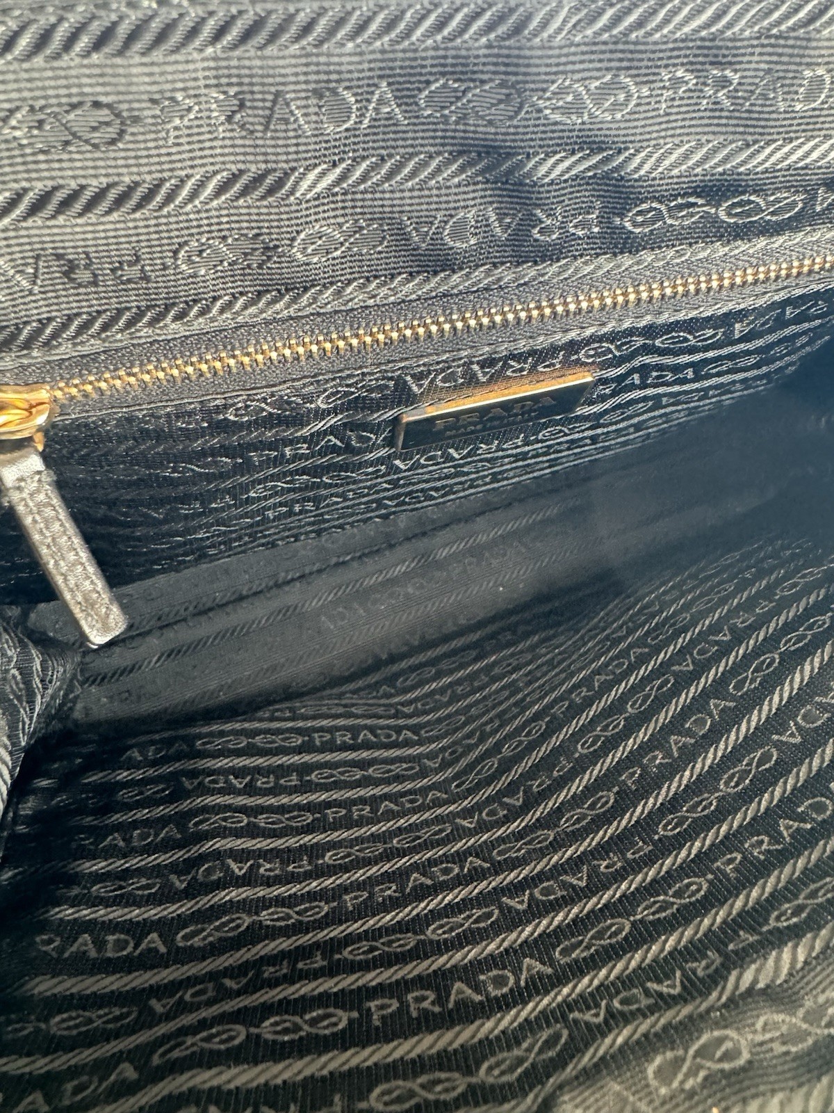 AUTHENTIC PRADA LEATHER HAND PURSE - image 15