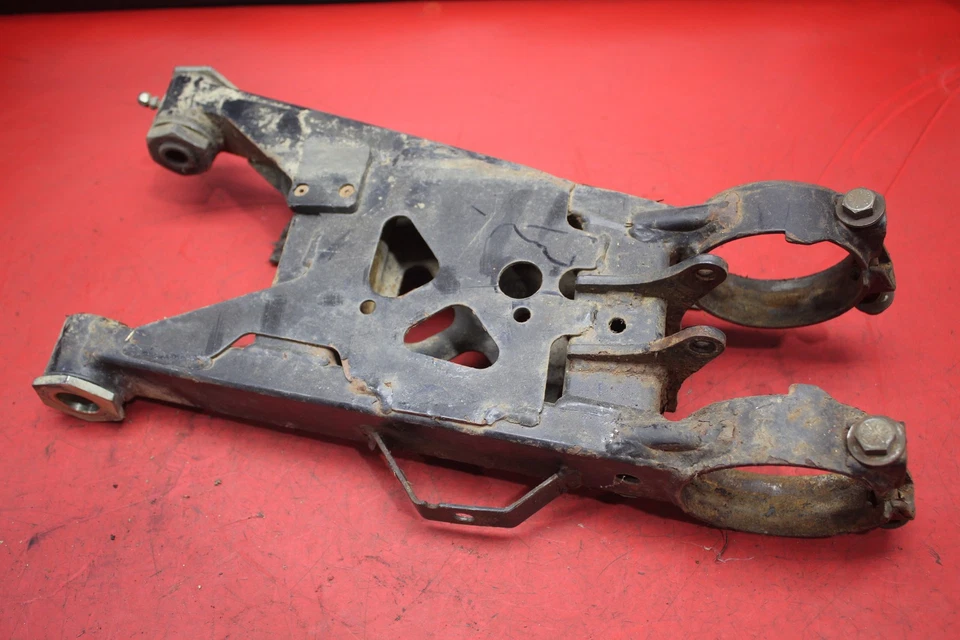 ЗАДНИЙ ПОВОРОТНЫЙ РЫЧАГ POLARIS 2005 SCRAMBLER 500 2005 2006 TRACK BLAZER 250 1541988-067 - Изображение 2 из 4