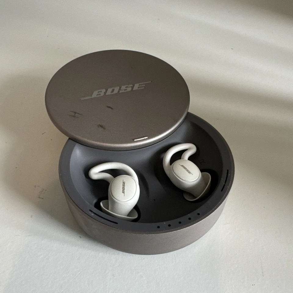 Bose QuietComfort II Wireless In-Ear Earbuds - White Soapstone, photo 2 of 4