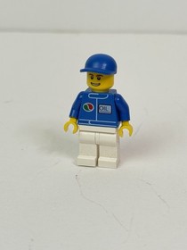 Lego City set 3180 Tank Truck Mostly Complete w Instructions and Minifigure