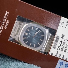 Patek Philippe Nautilus 5711 Blue Dial 40mm Factory Sealed NEW 2017 Box & Papers