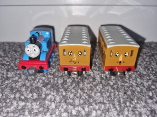 Thomas & Friends THOMAS ANNIE AND CLARABEL TRIO Take Along Die Cast Silnik Train - Zdjęcie 1 z 17