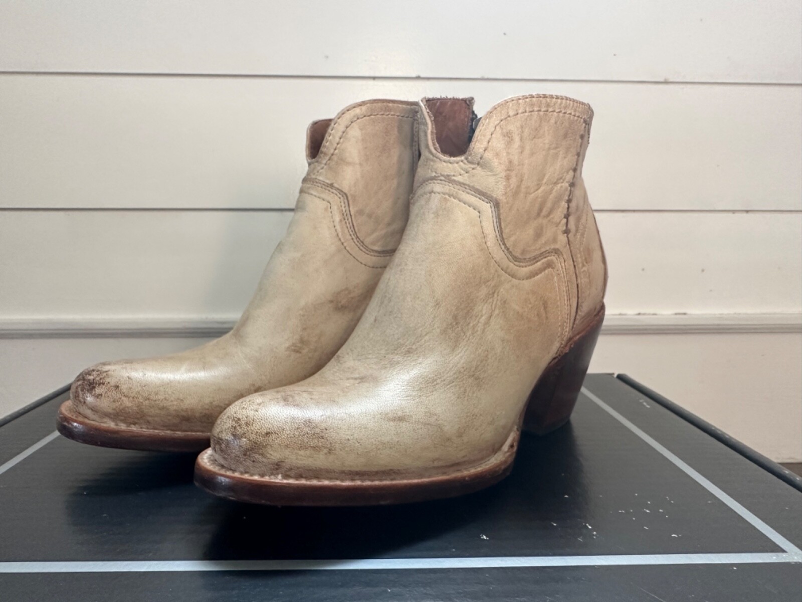 Lucchese Ericka Western Cowgirl Bootie Women’s Size 6 Worn Once With Box