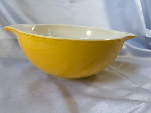 Vintage Pyrex Cinderella Yellow Bowl 443 - 2 1/2 Quart Bowl