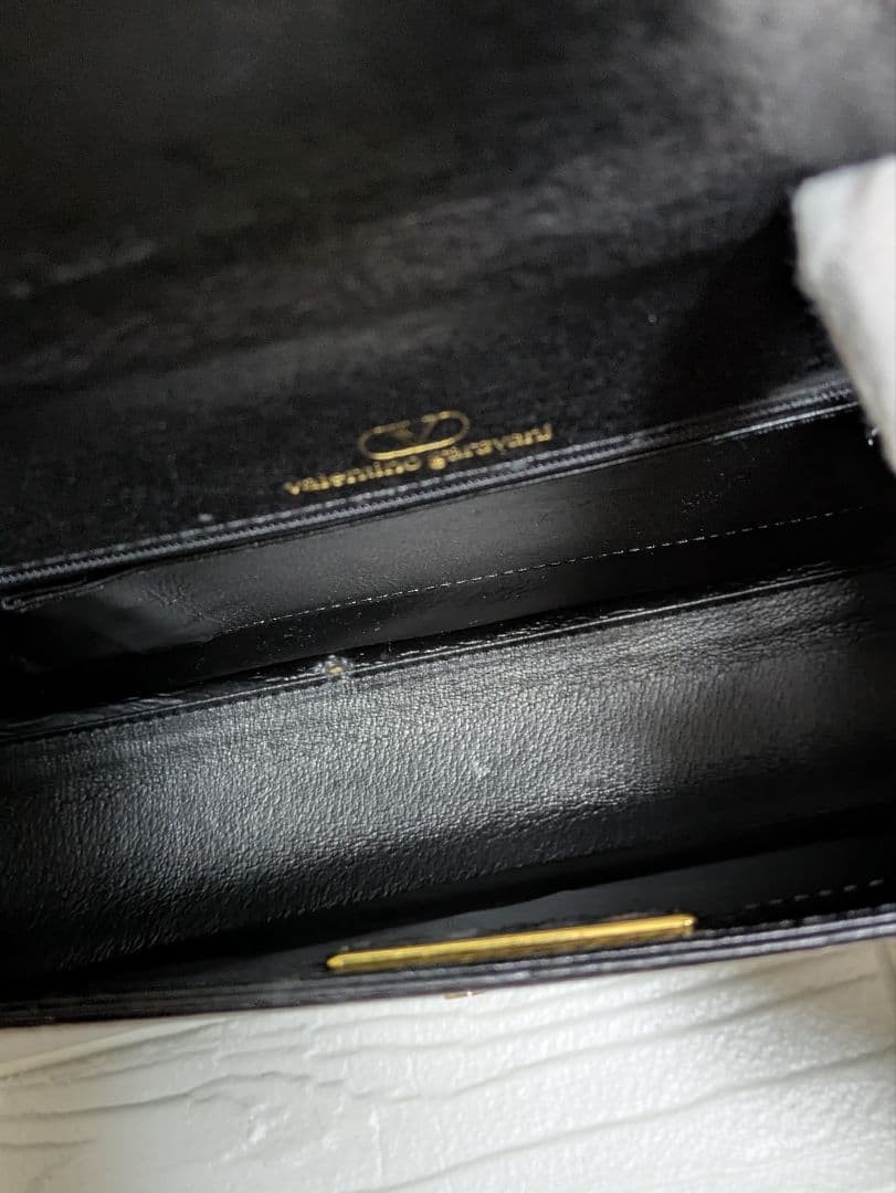 Valentino Garavani Black Leather Shoulder Bag, Elegant, Slightly Used Japan thumbnail 12