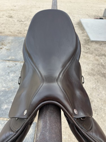 Circuit SF Jumping/Close Contact Saddle 18 in Brown Medium Tree Model 15249