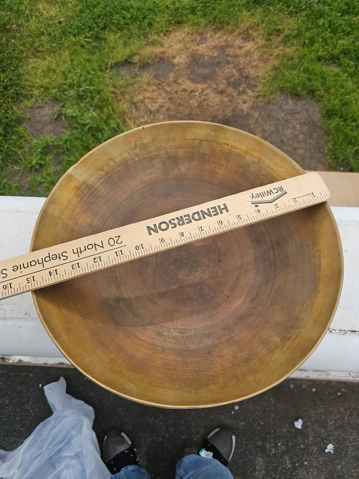 "Antiguo cuenco de latón de 14,5"" bandeja poco profunda redondeada circa pesada" Foto 2 de 4
