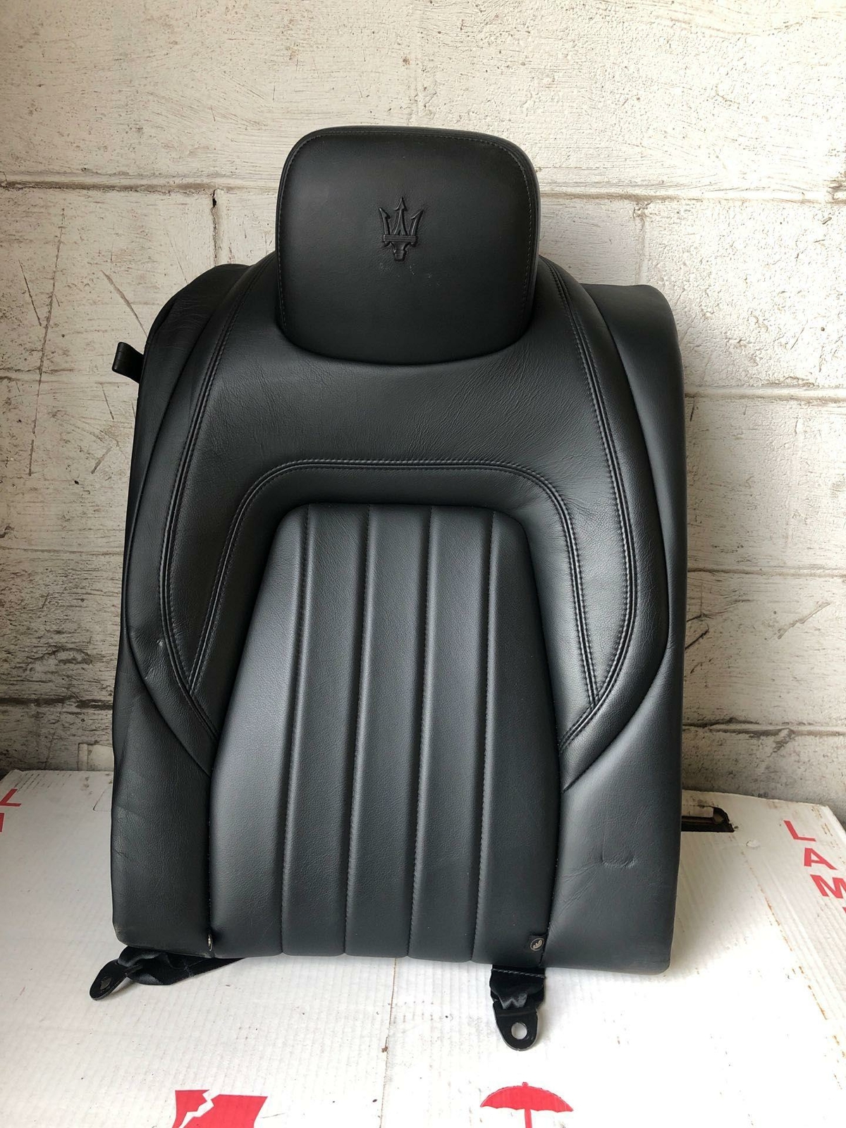 141516 MASERATI QUATTROPORTE RH RR UPPER SEAT BACK BLK LEATHER 
