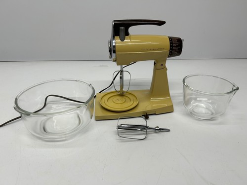 Vtg Sunbeam Mixmaster Harvest Gold 12 Speed Stand Mixer W/ 2 Glass Bowls