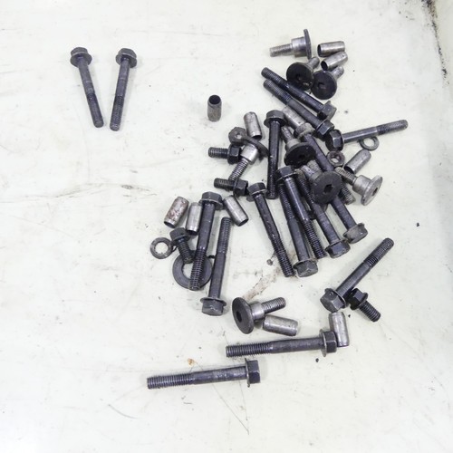 Yamaha XJR 1200 EZ:98 Zylinderkopf Nockenwellenböcke Schrauben 37688