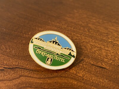 Vintage Opryland Hotel Golf Club Course Springhouse Lapel Pin Travel Oval