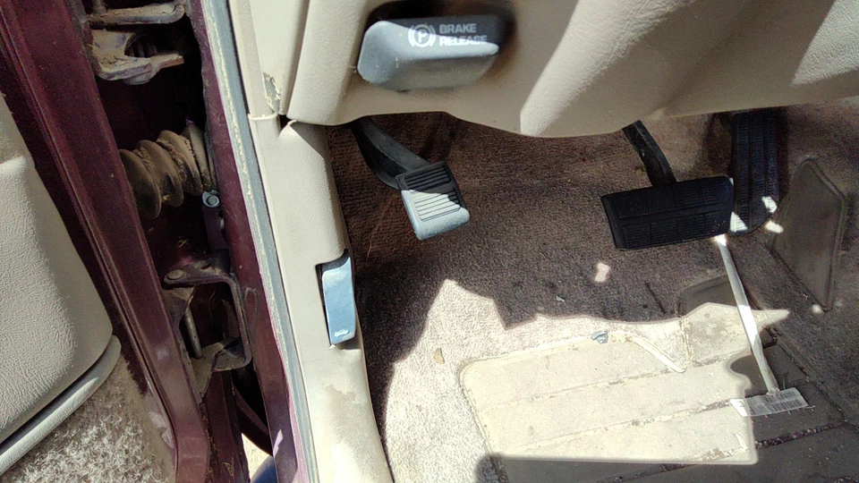 Conjunto de pedal de freno de estacionamiento GMC Yukon 1999 unidad de emergencia completa OEM Foto 2 de 4