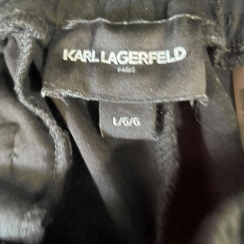 Calça jogger Karl Lagerfeld Paris preta com cordão listras laterais verdes e roxas - Imagem 3 de 4