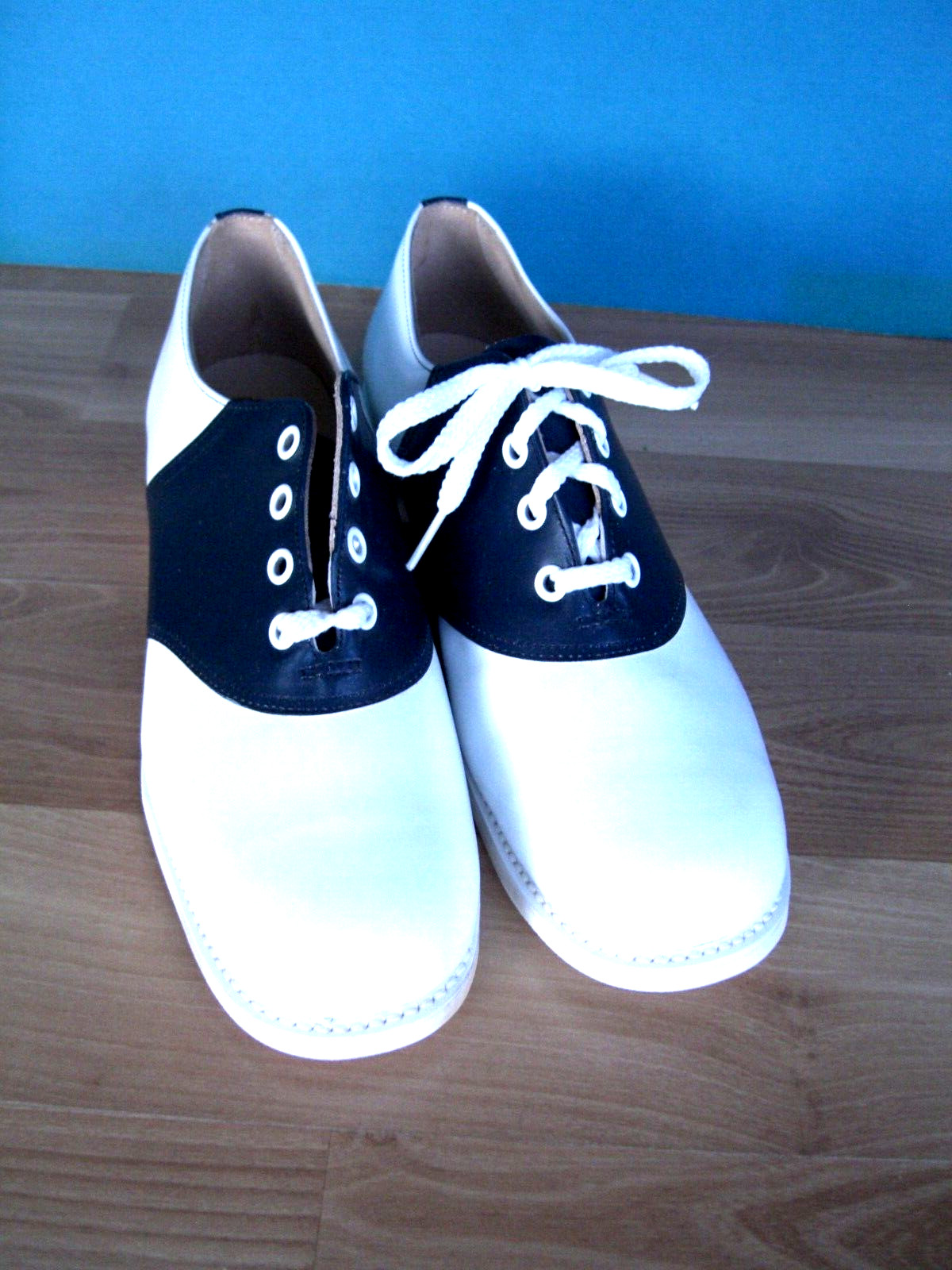 1970s Vintage Willits Navywhite Saddle Shoes Womens Gem 