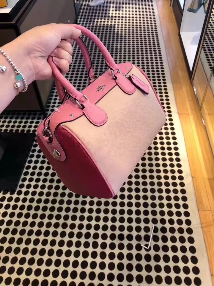 Bolso Bandolera Mini Rosa Colorblock Barril Convertible Estructurado Foto 3 de 4