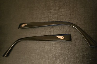 EyeMax Bügelpaar Silberne Feder Auf Schwarzem Bügel KT5568.05 Edel Schick