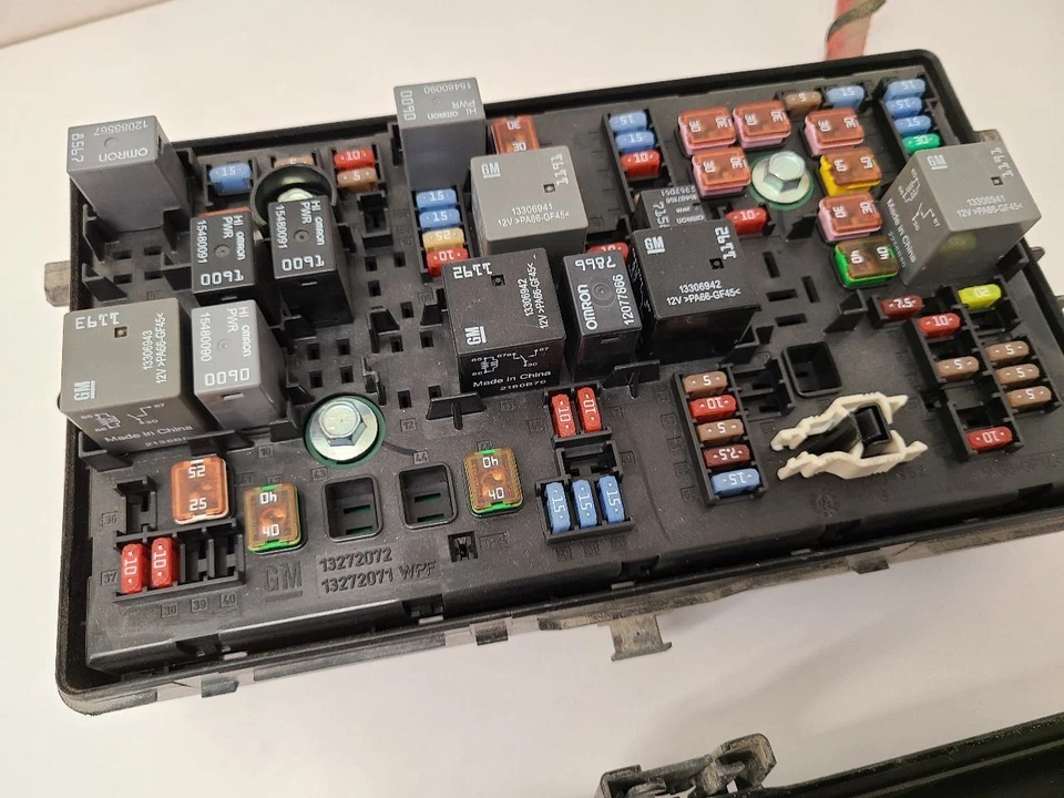 2013 CADILLAC XTS Fuse Box Engine Foto 3 de 4