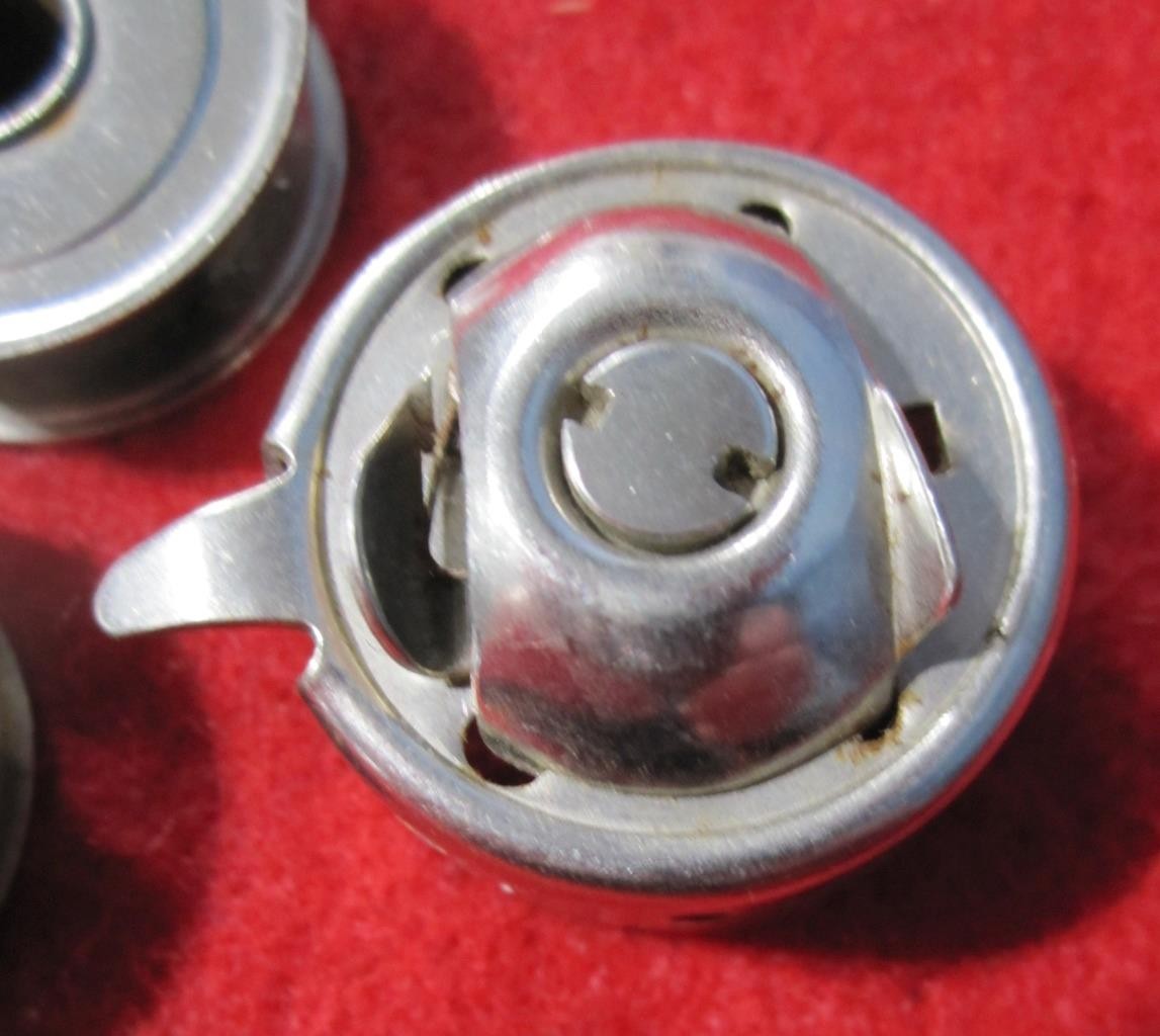 WHITE ROTARY SEWING MACHINE BOBBIN CASE & 2 BOBBINS