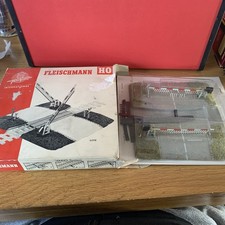 FLEISCHMANN 6098 HO GAUGE SINGLE TRACK LEVEL CROSSING BOXED - TT19