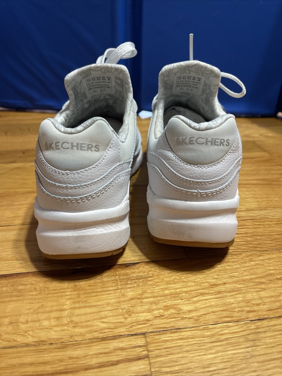 Skechers Low-Top Trainers SZ 7.5 White Super Clean | eBay