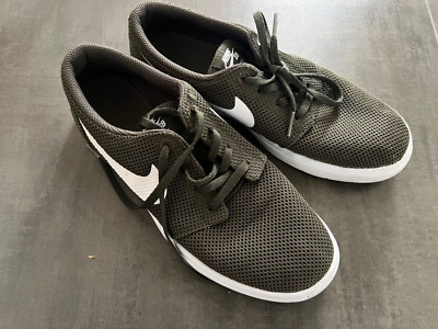 NIKE Jungen Sneaker Turnschuhe Halbschuhe Größe 41 olivgrün/dunkelgrau