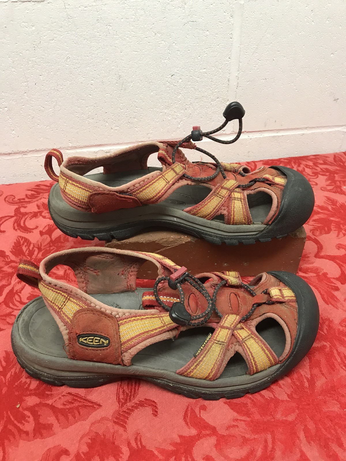 Womens KEEN Newport waterproof outdoor sport sandals Orange red