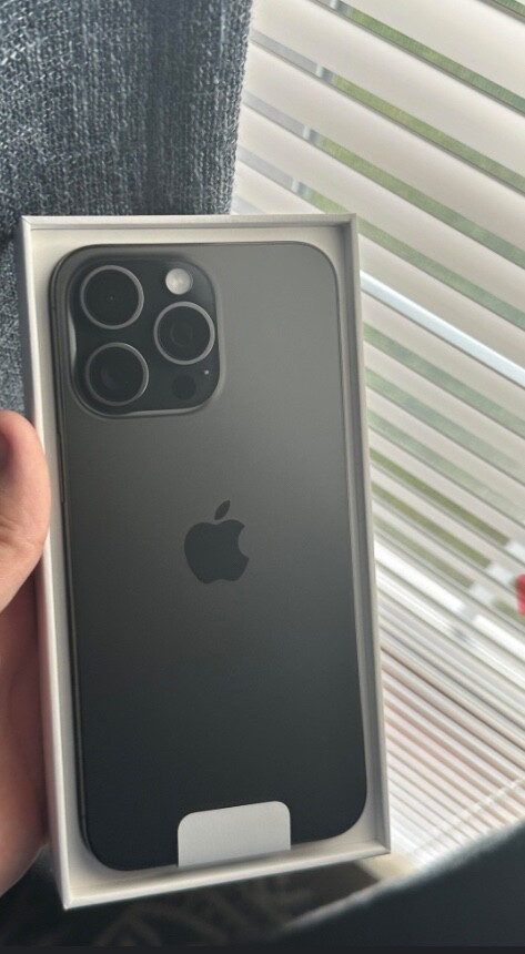 Apple iPhone 15 Pro max ブラック 本体 Amazon.com: Apple iPhone 15 Pro Max, 256GB, Black Titanium