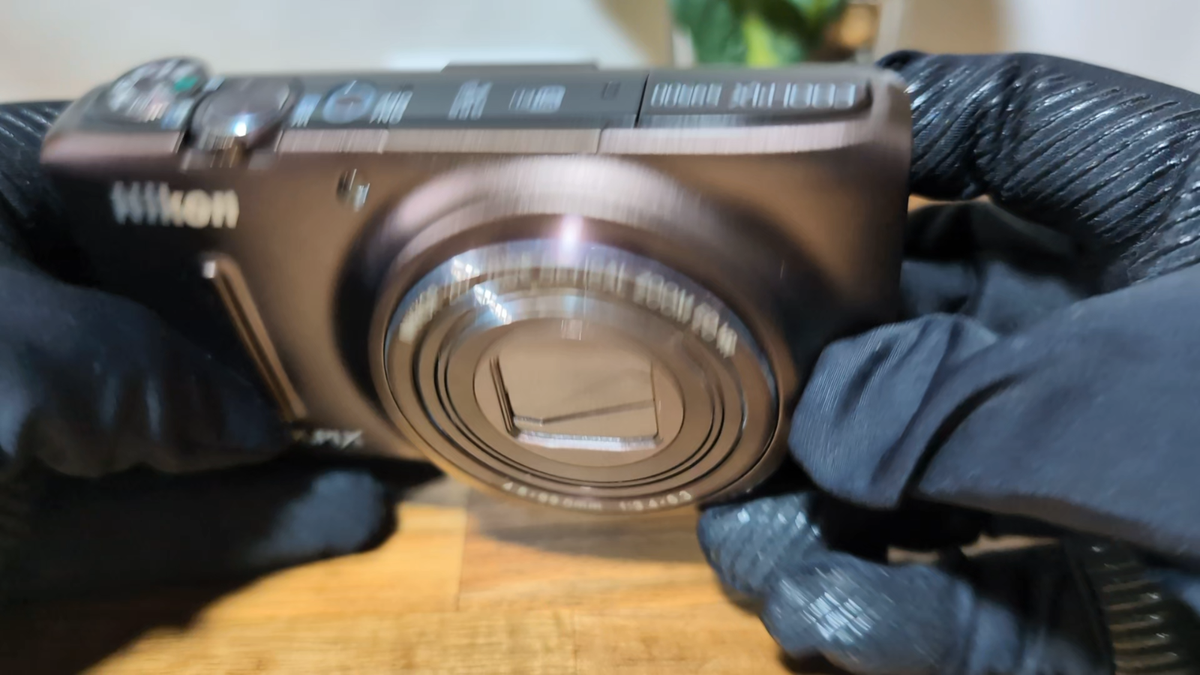 N MINT Nikon COOLPIX S9500 Digital Camera 18.1MP 22x zoom Japan